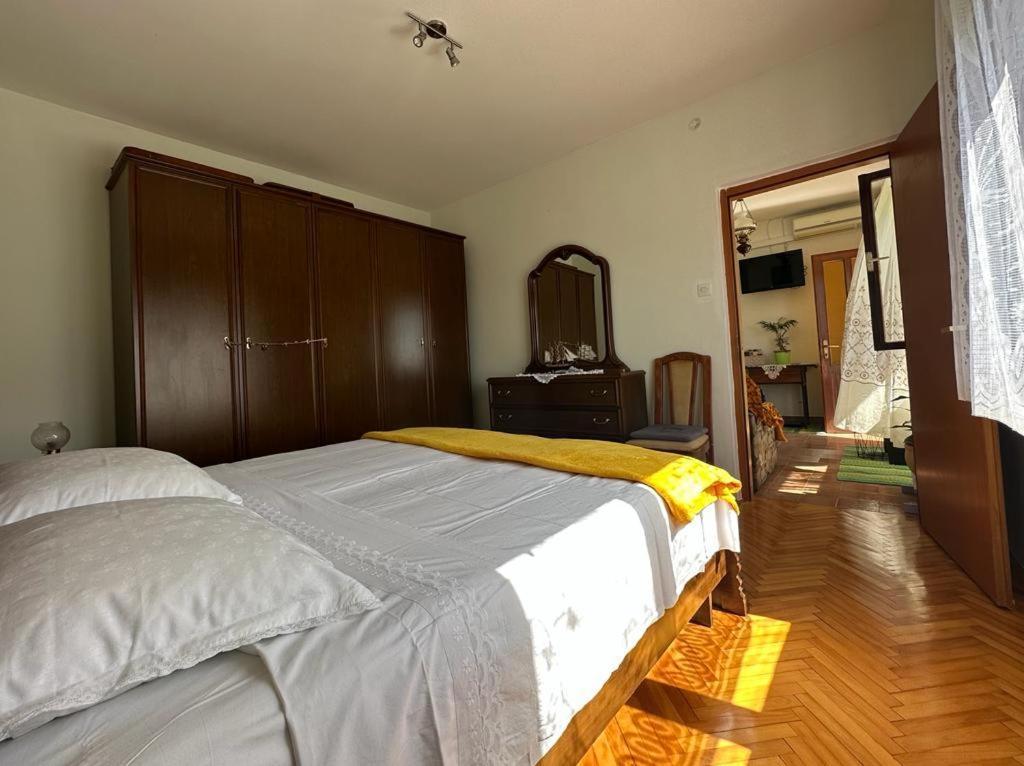 Apartments Bilic Віс Екстер'єр фото