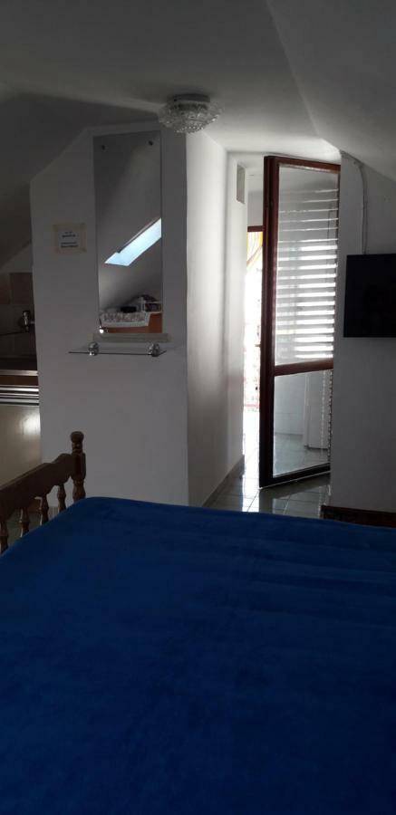 Apartments Bilic Віс Екстер'єр фото